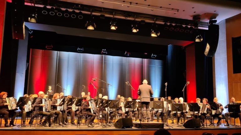 Hobbyorchester und 1. Orchester ...